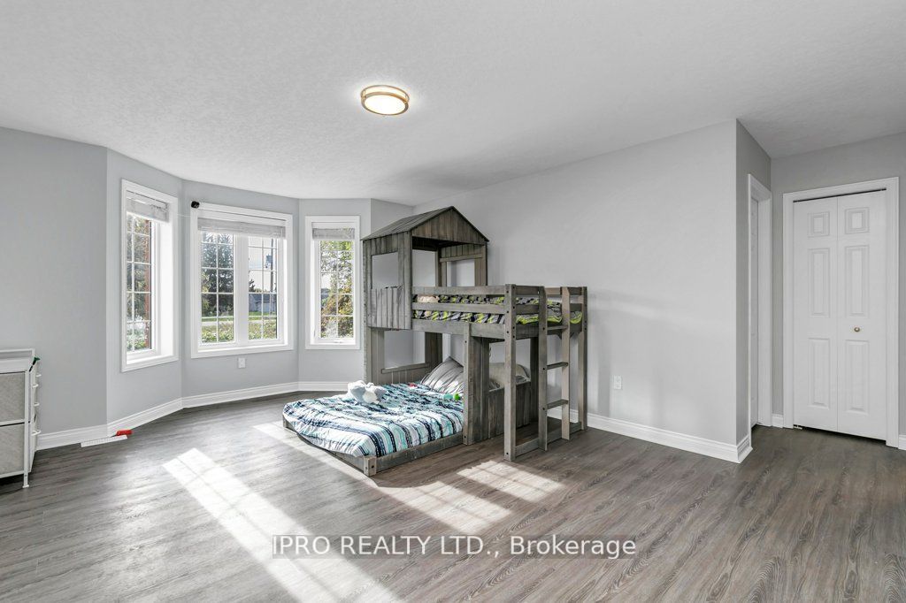 7676 Leslie Rd W Property Photo 11