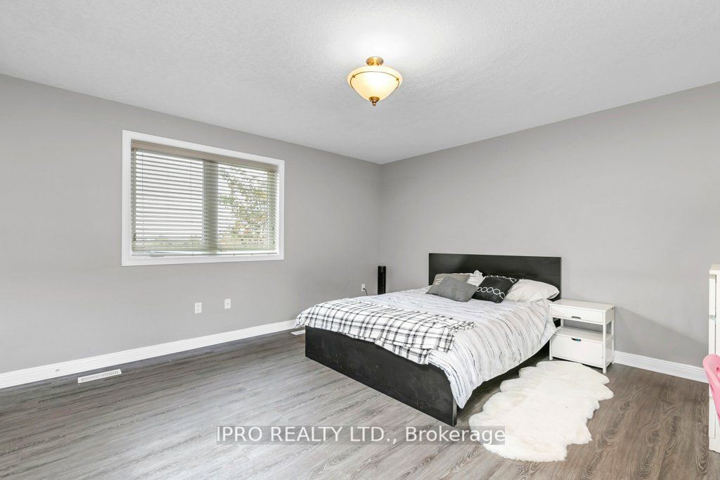 7676 Leslie Rd W Property Photo 15