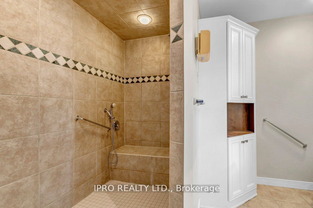 7676 Leslie Rd W Property Photo 17