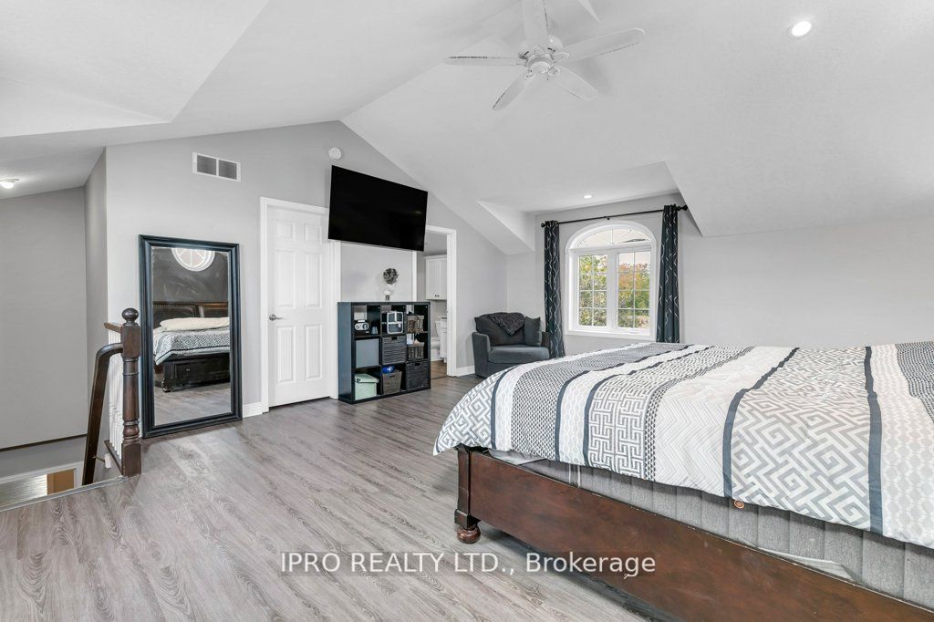 7676 Leslie Rd W Property Photo 21