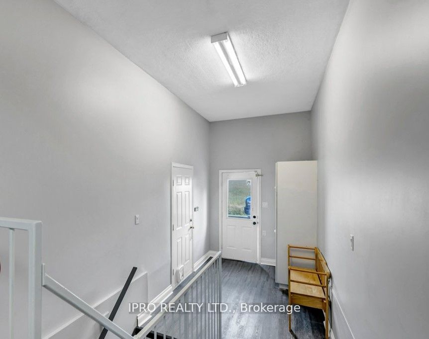 7676 Leslie Rd W Property Photo 25