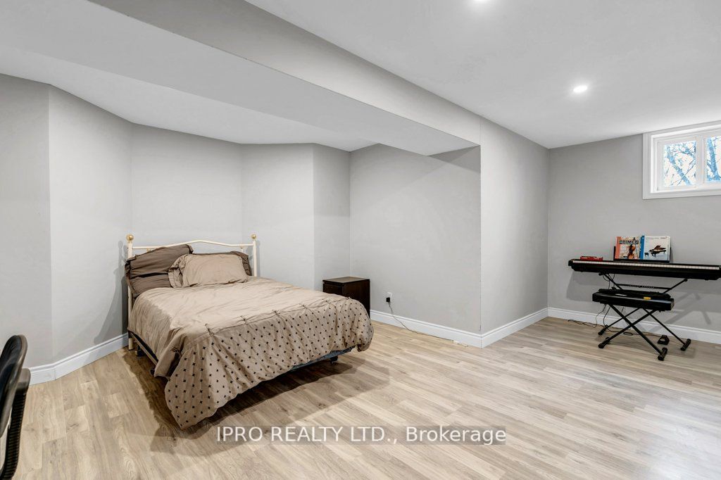 7676 Leslie Rd W Property Photo 27