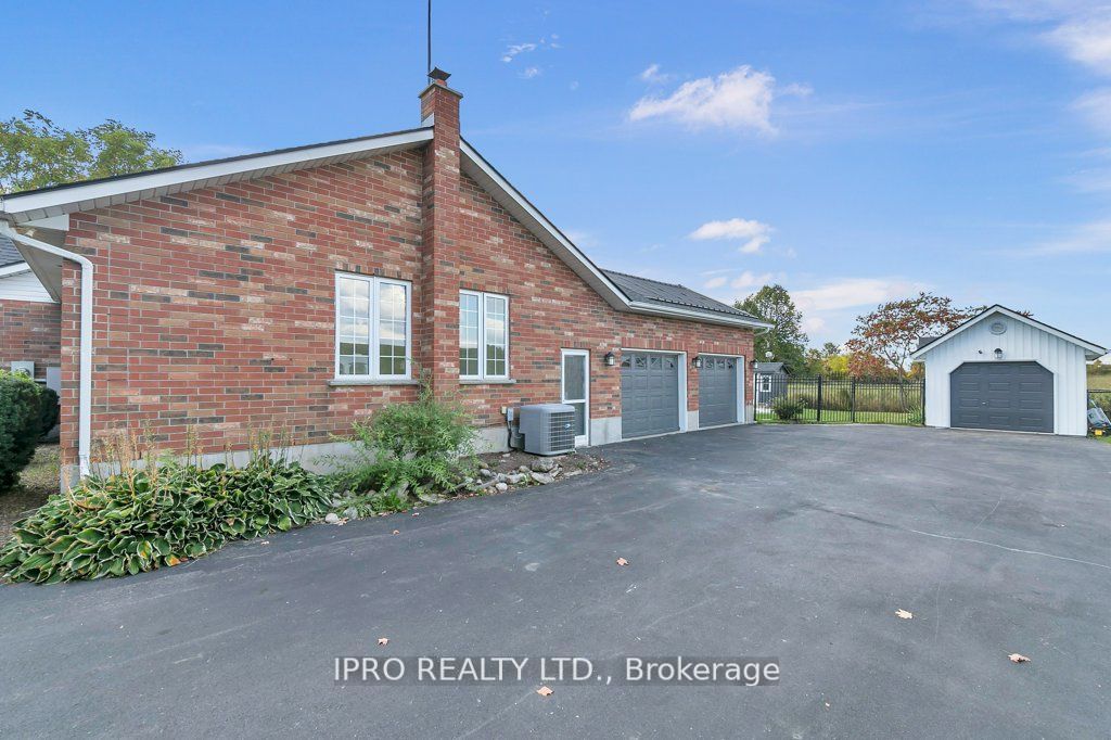 7676 Leslie Rd W Property Photo 28