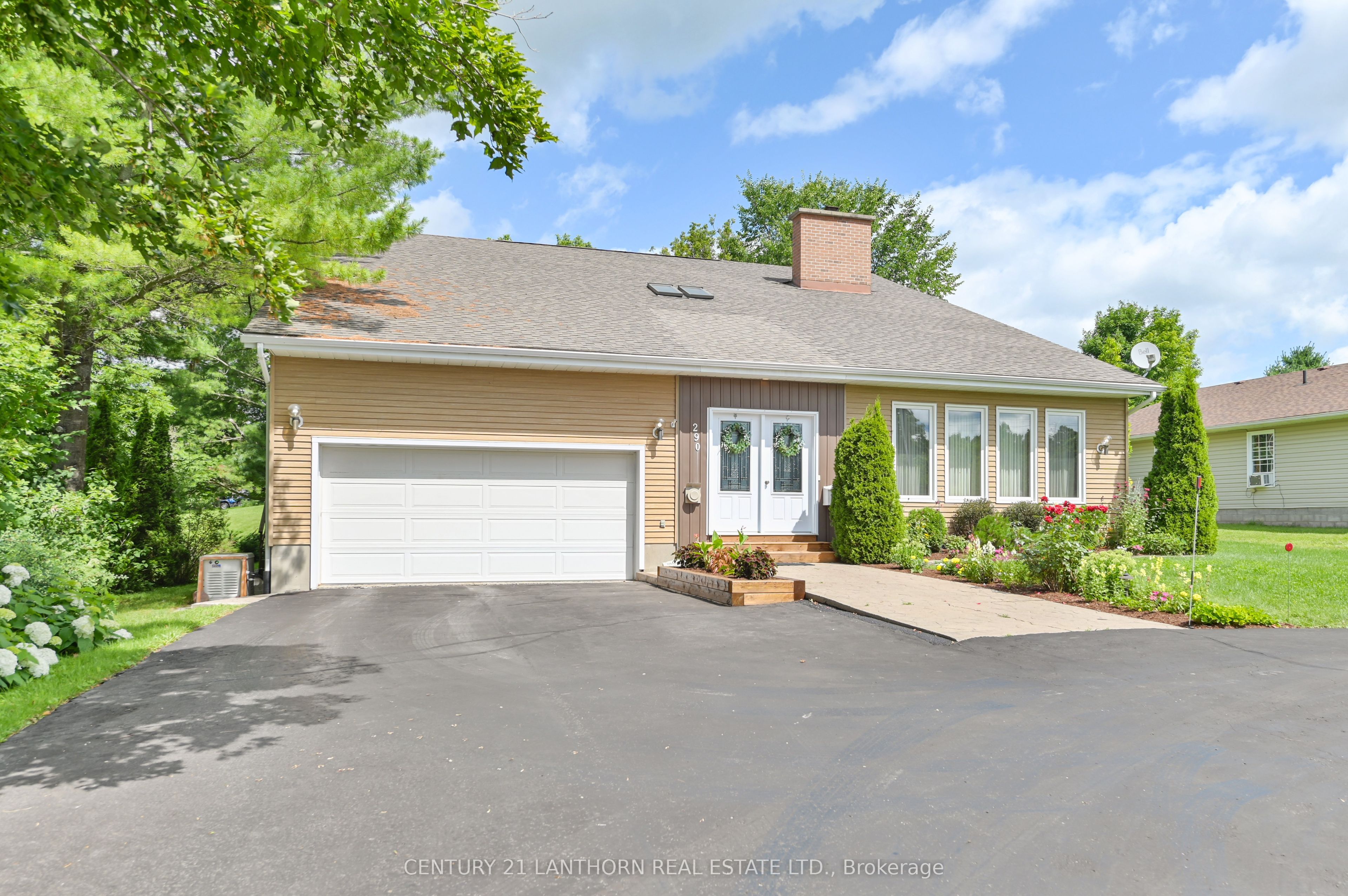 290 St Lawrence Street Property Photo 1