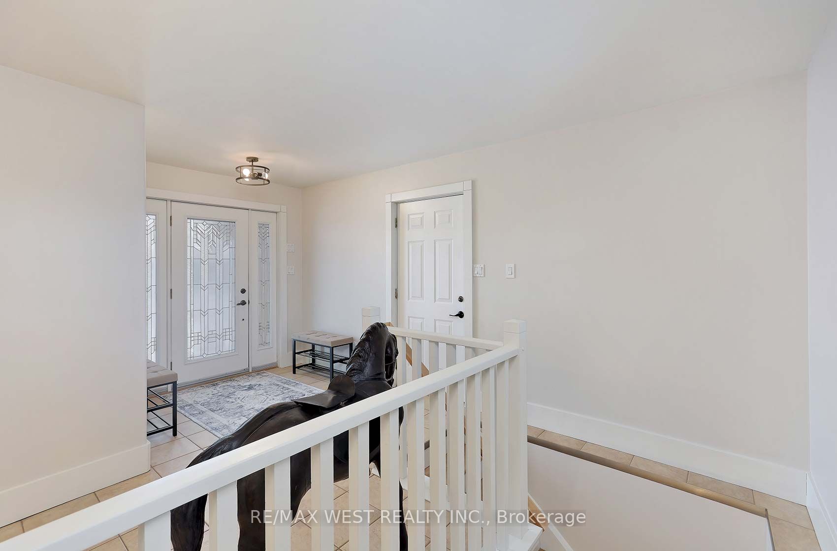 436527 Fourth Line E Property Photo 2