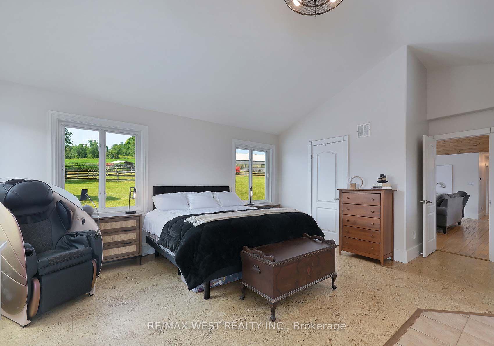 436527 Fourth Line E Property Photo 13