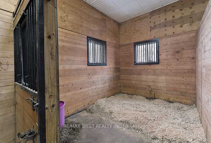 436527 Fourth Line E Property Photo 27