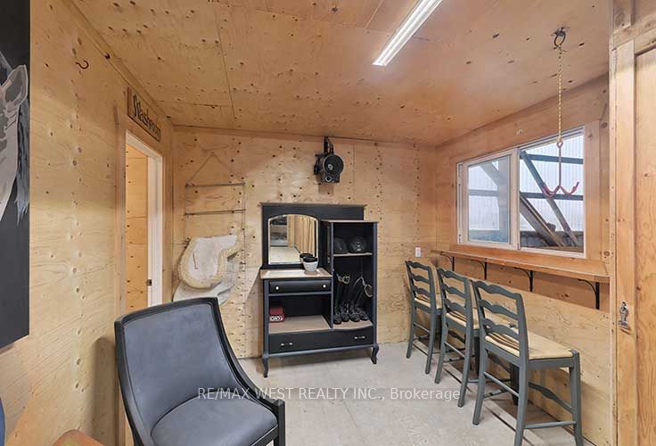 436527 Fourth Line E Property Photo 28