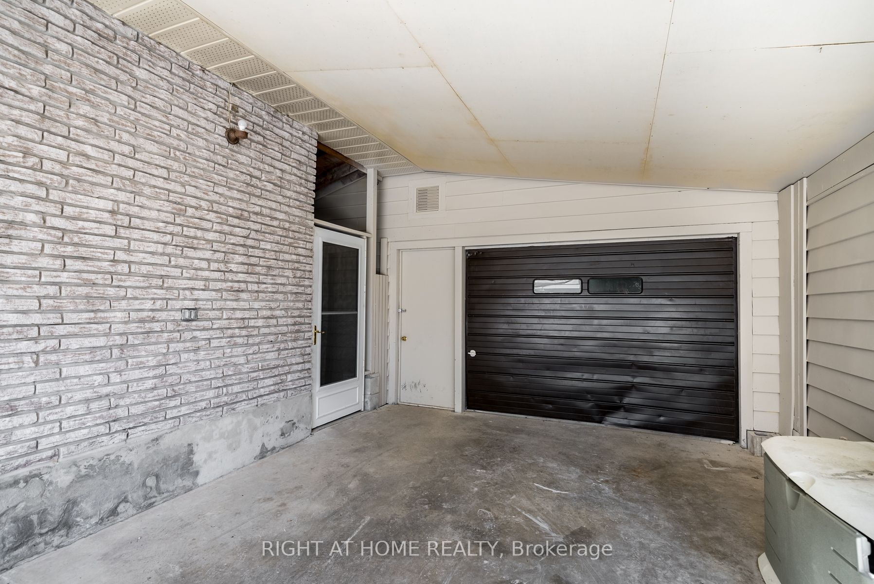 373 St. Joseph St Property Photo 4