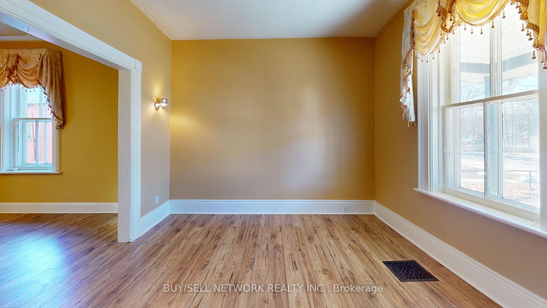 112 Stewart St Property Photo 3