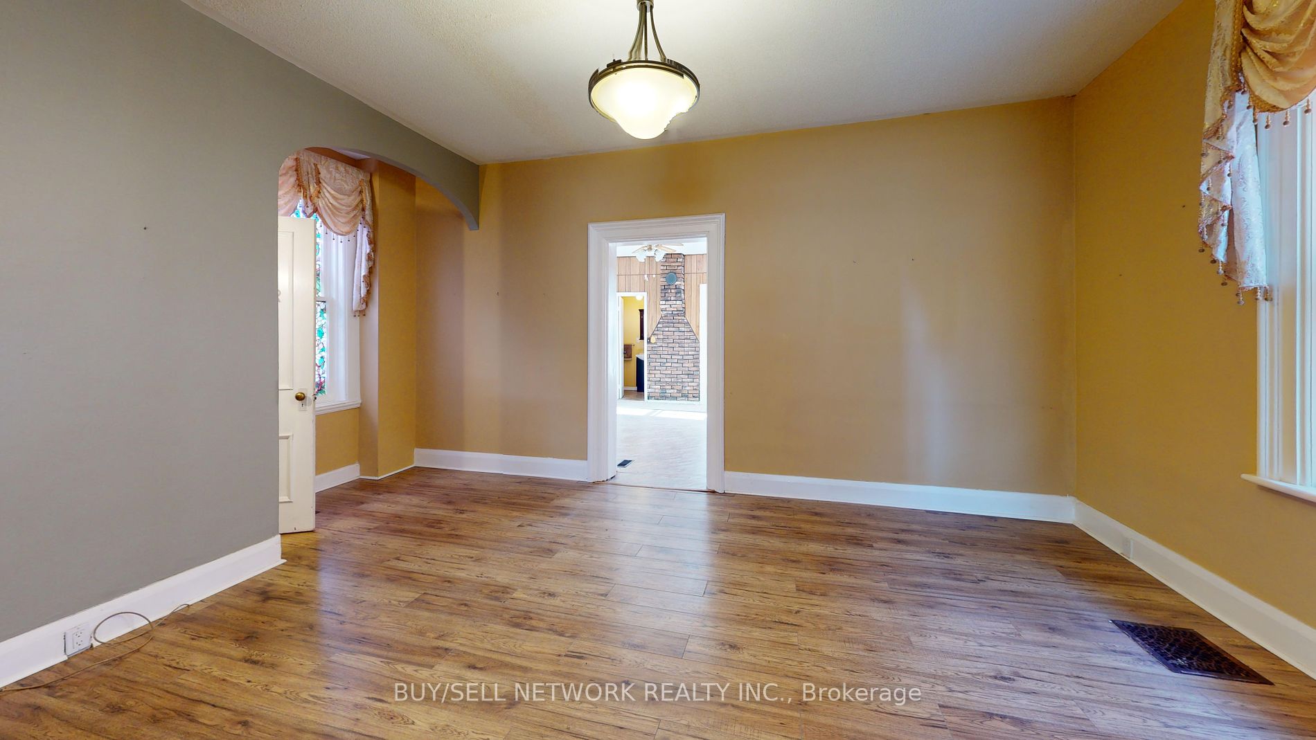 112 Stewart St Property Photo 4