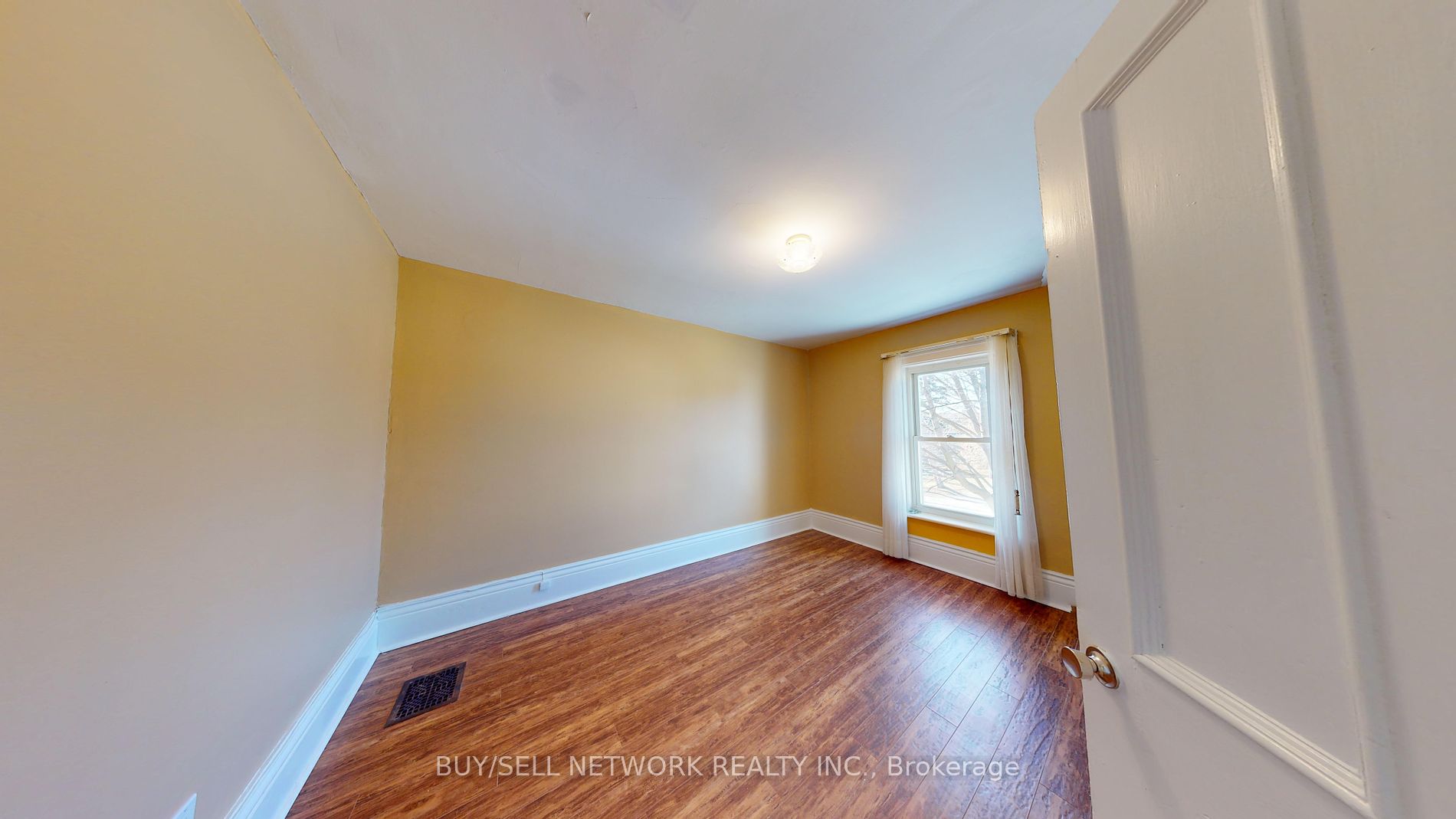 112 Stewart St Property Photo 17