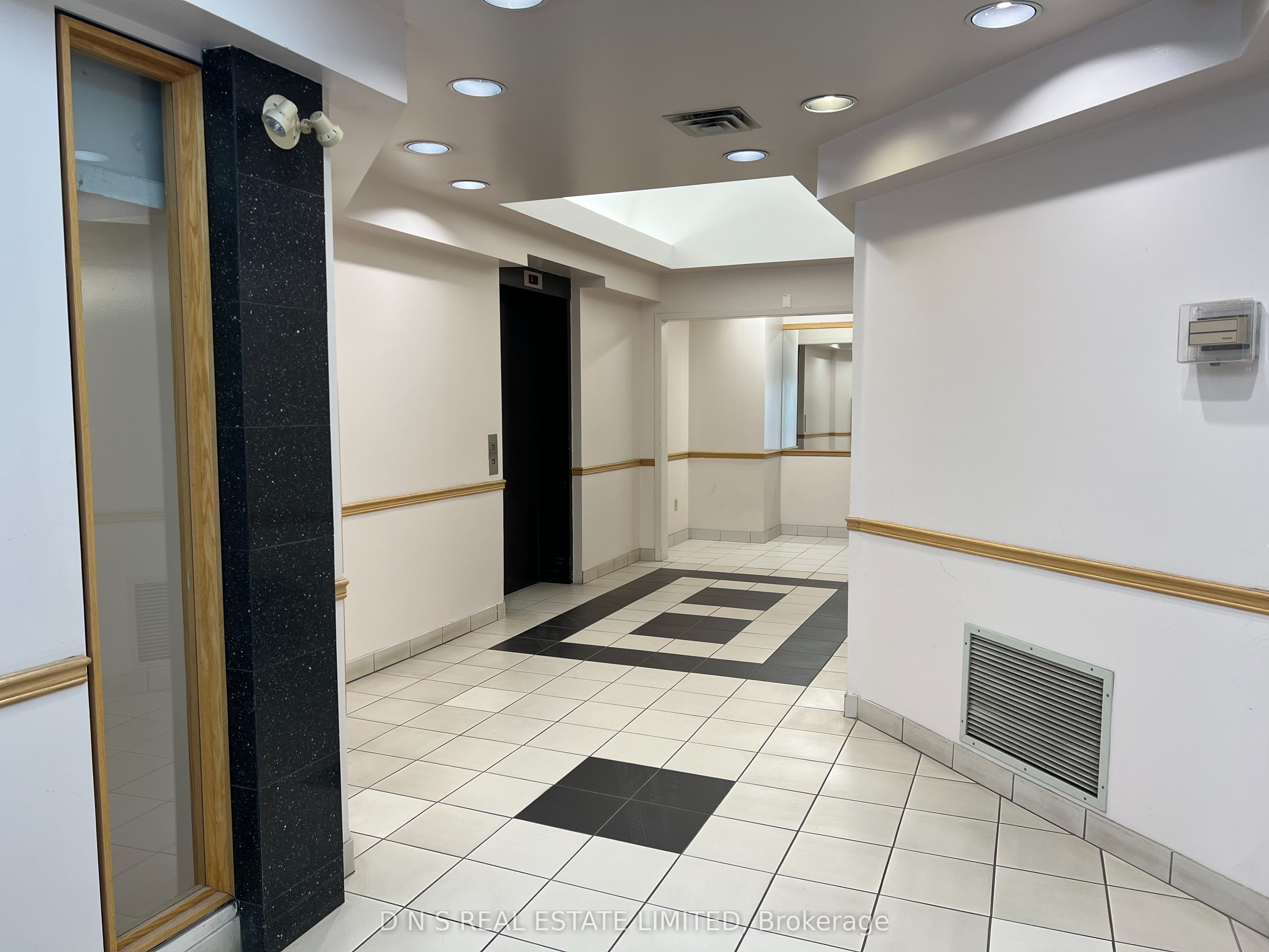 #203 - 160 Charlotte Street Property Photo 8