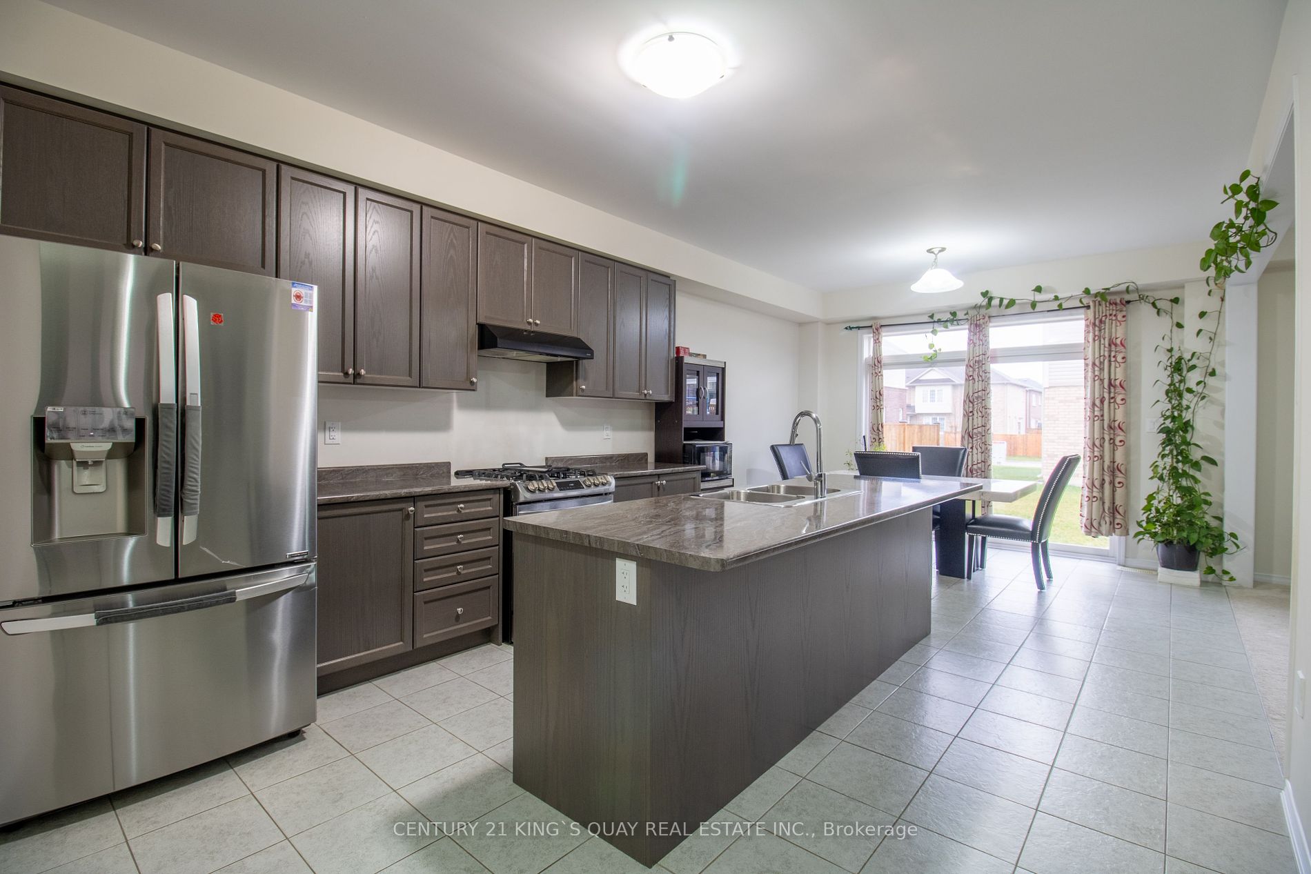 25 Alexandra Dr Property Photo 6