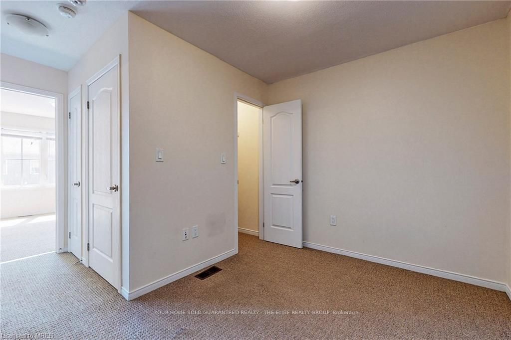 5010 Desantis Dr Property Photo 7