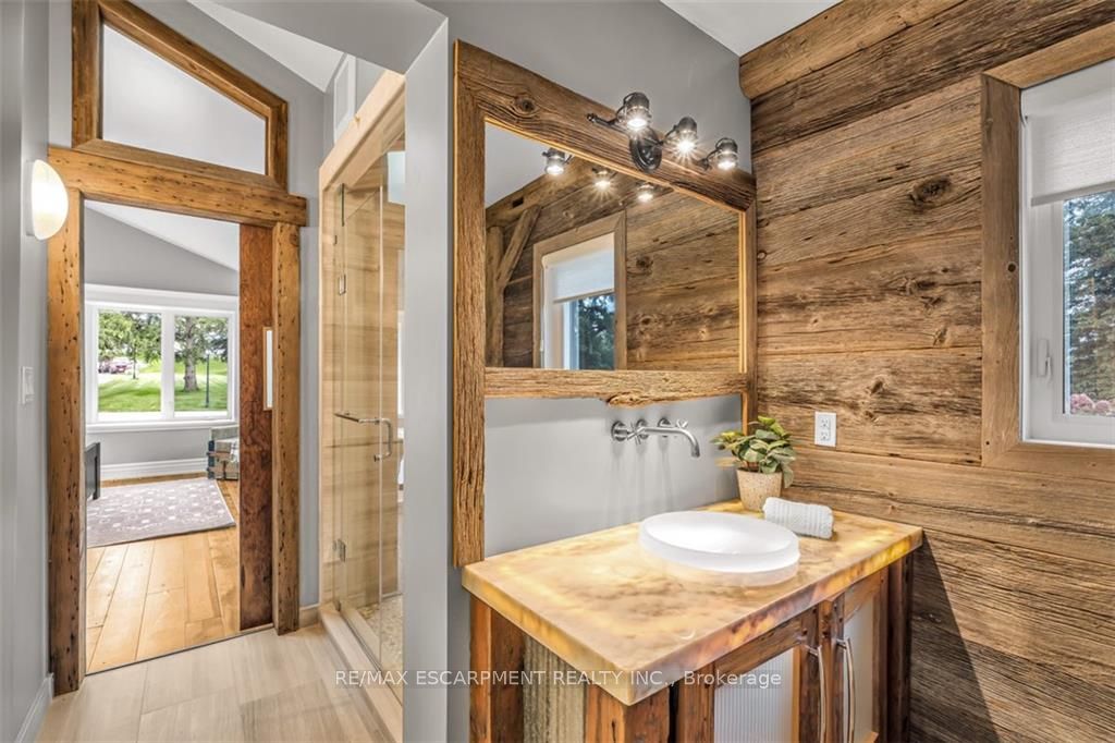1399 Safari Road Property Photo 12