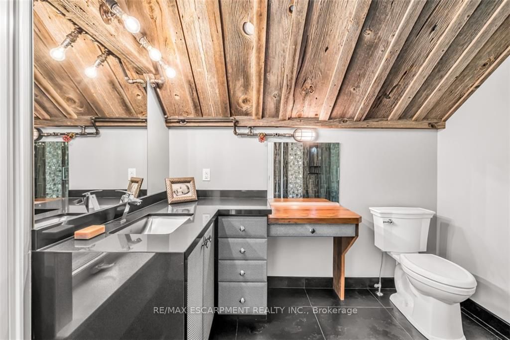 1399 Safari Road Property Photo 16