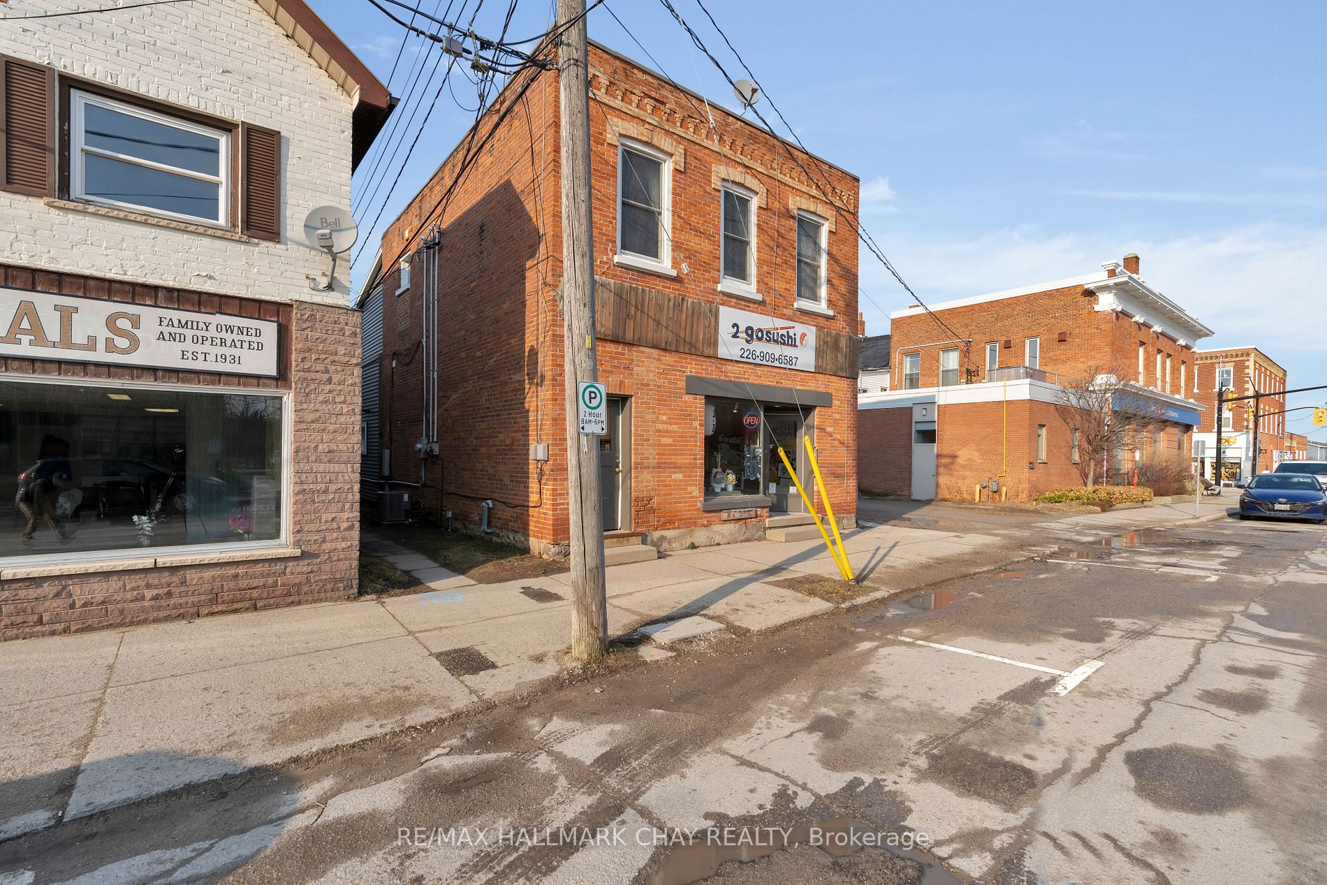 16 Trowbridge St W Property Photo 2