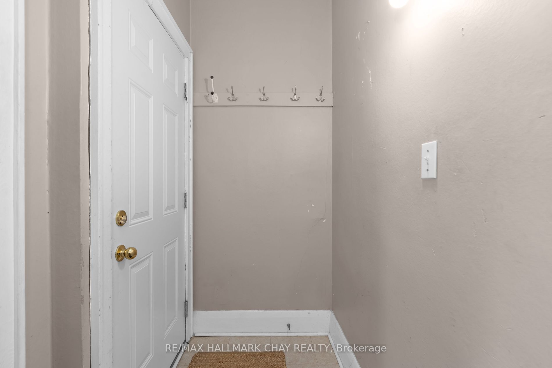 16 Trowbridge St W Property Photo 3
