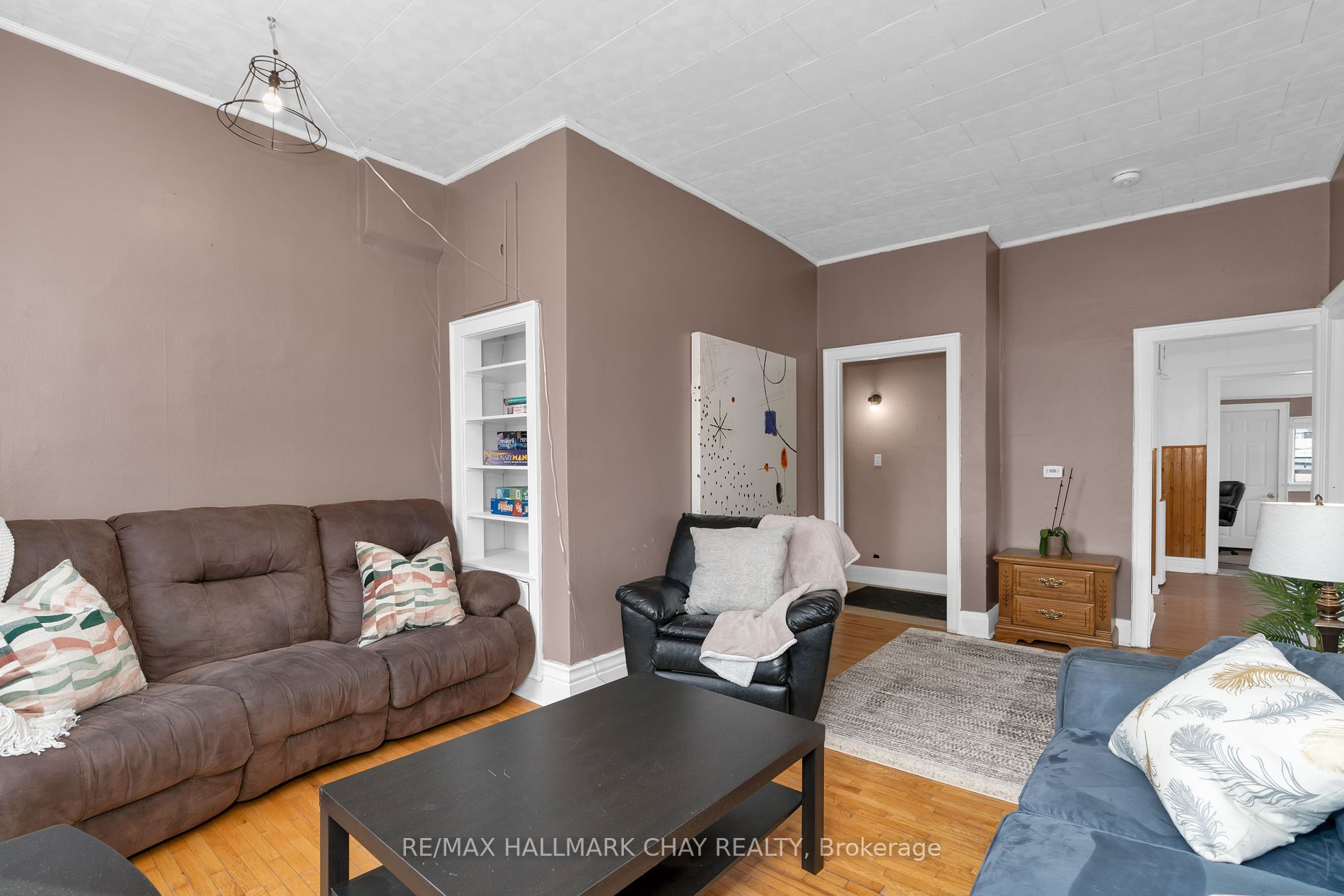 16 Trowbridge St W Property Photo 5