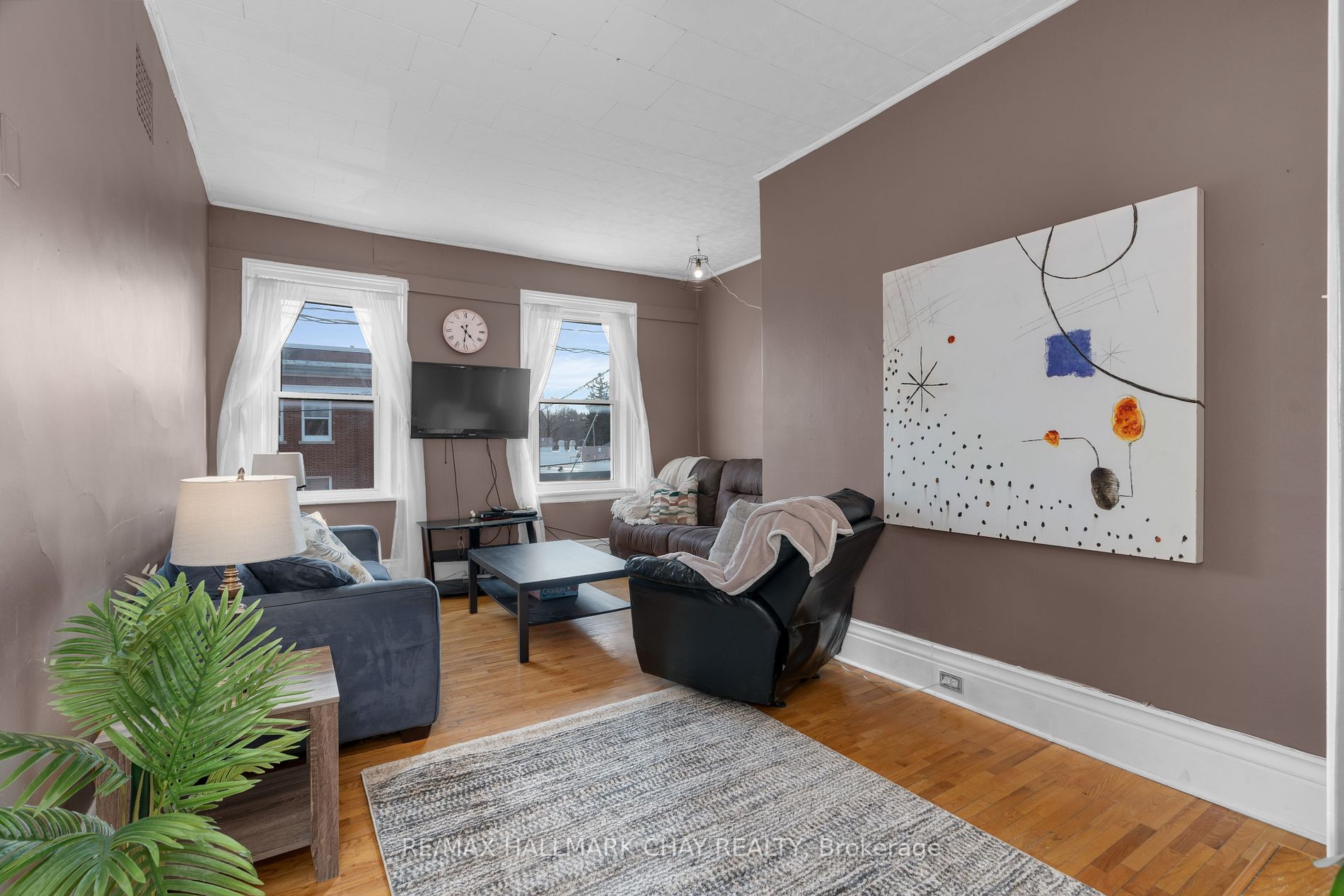 16 Trowbridge St W Property Photo 9