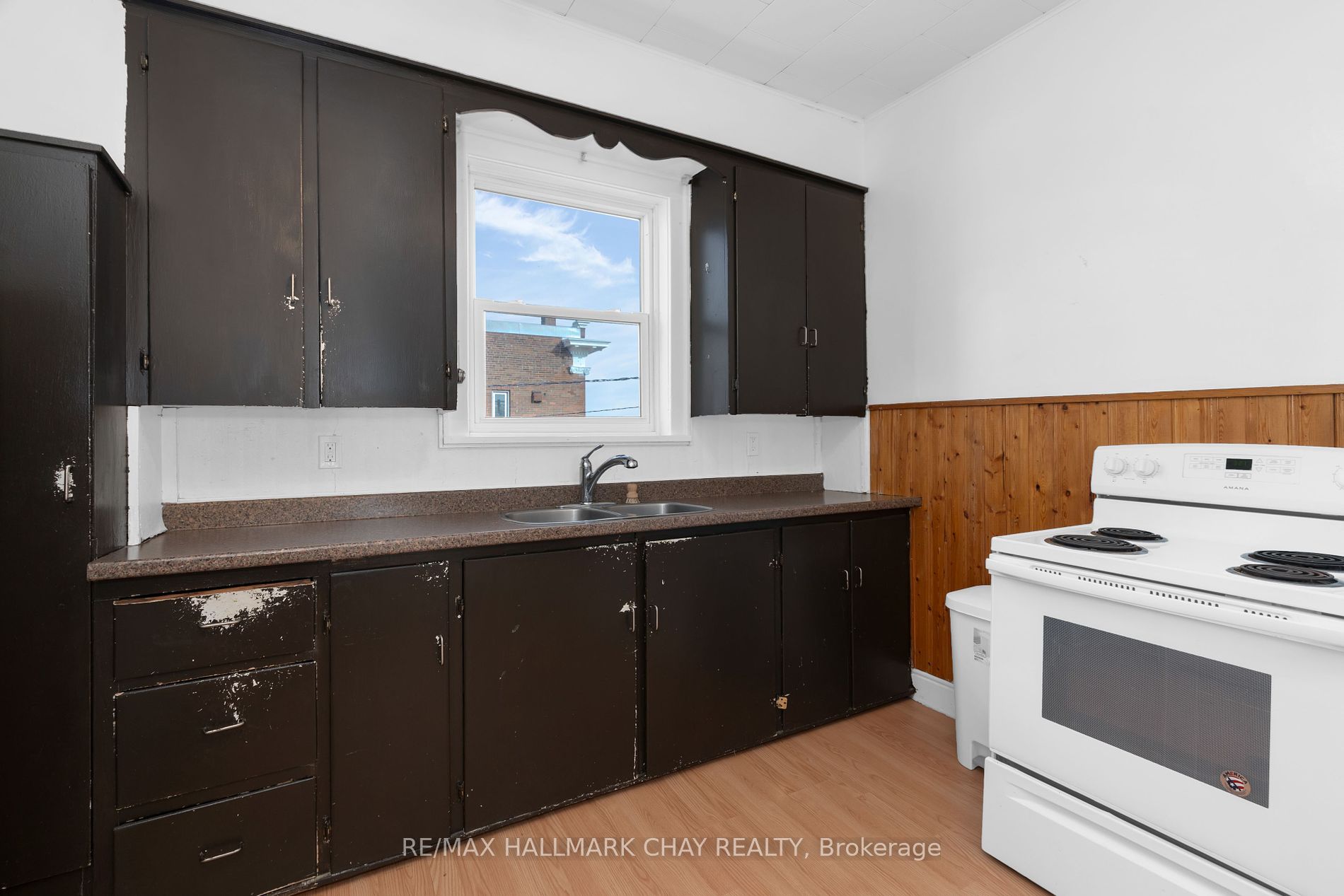 16 Trowbridge St W Property Photo 12