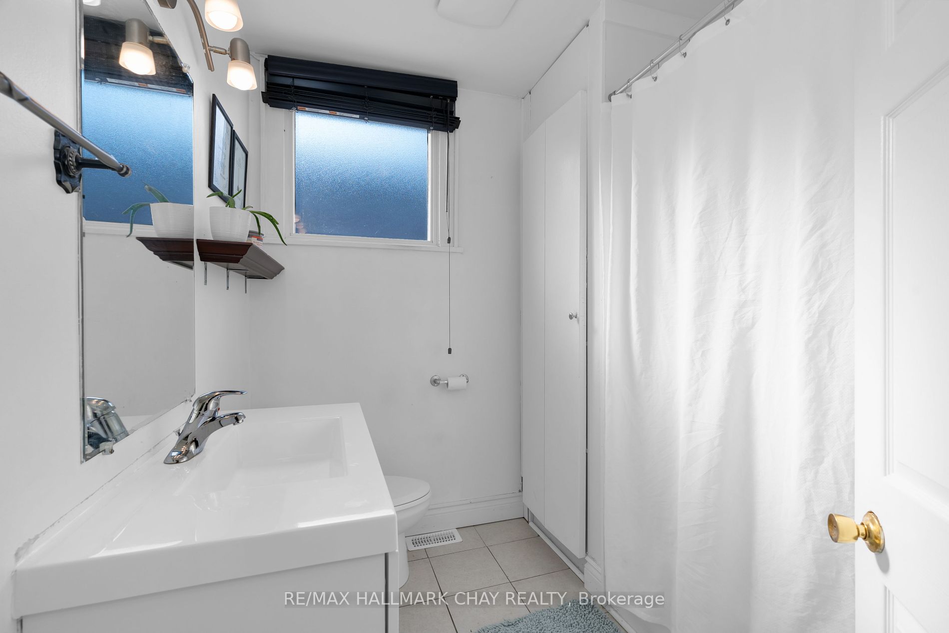 16 Trowbridge St W Property Photo 15