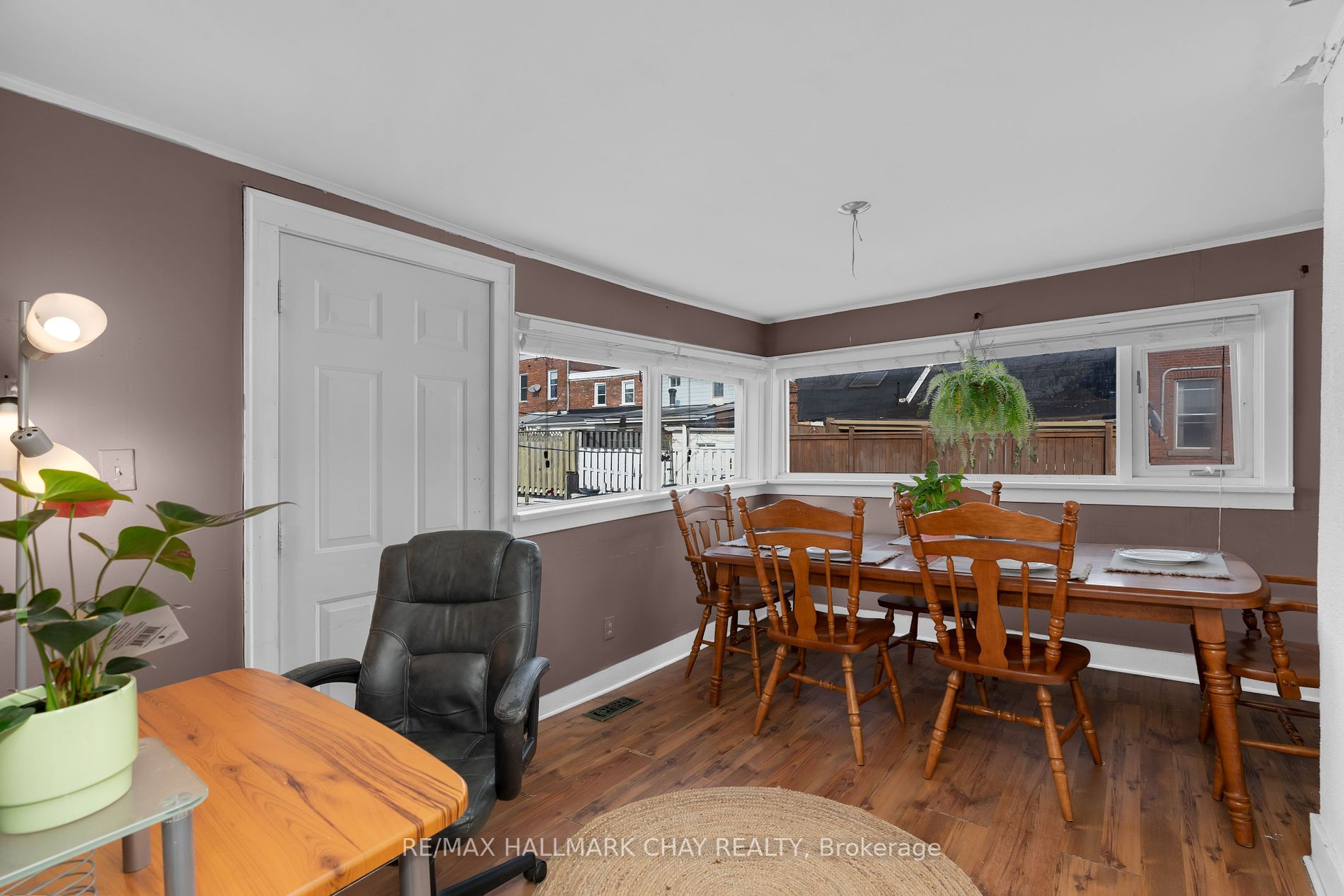 16 Trowbridge St W Property Photo 16