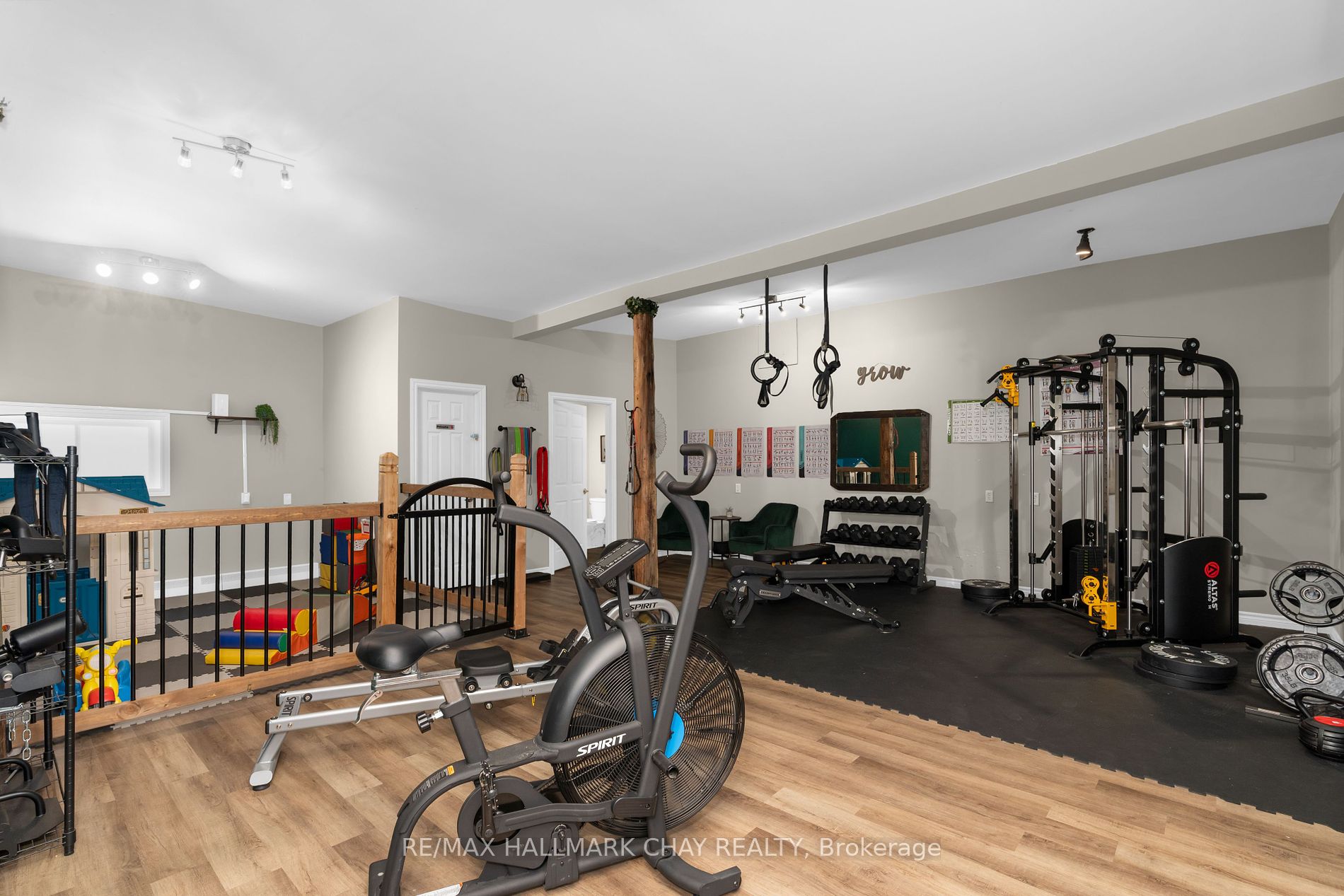 16 Trowbridge St W Property Photo 24