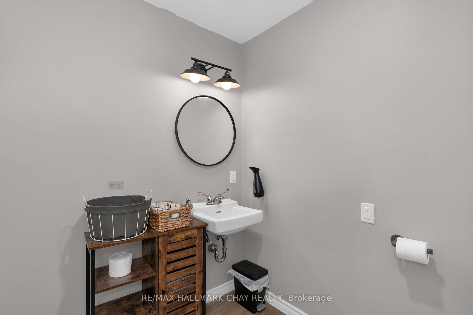 16 Trowbridge St W Property Photo 26