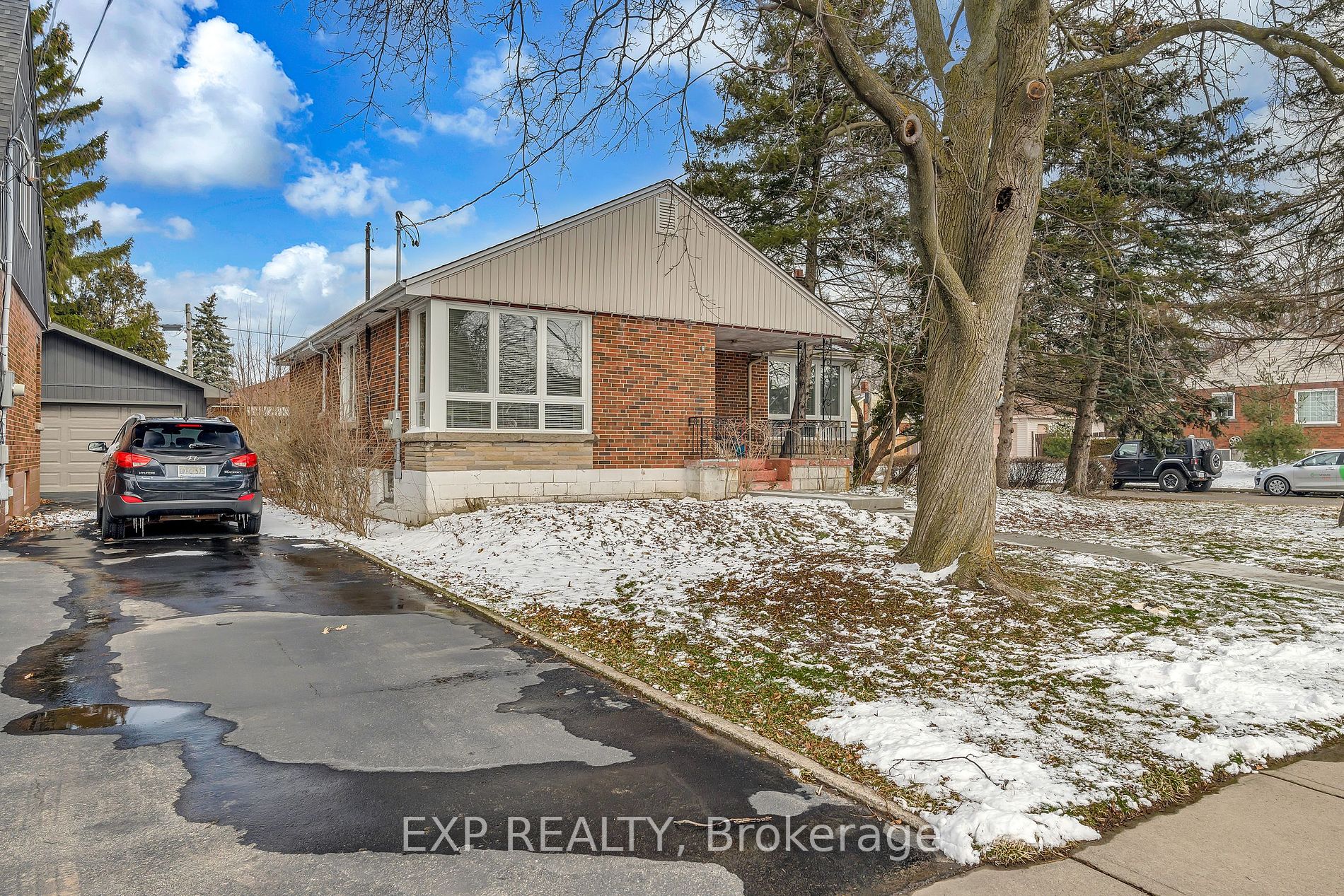 9 Mulock Ave Property Photo