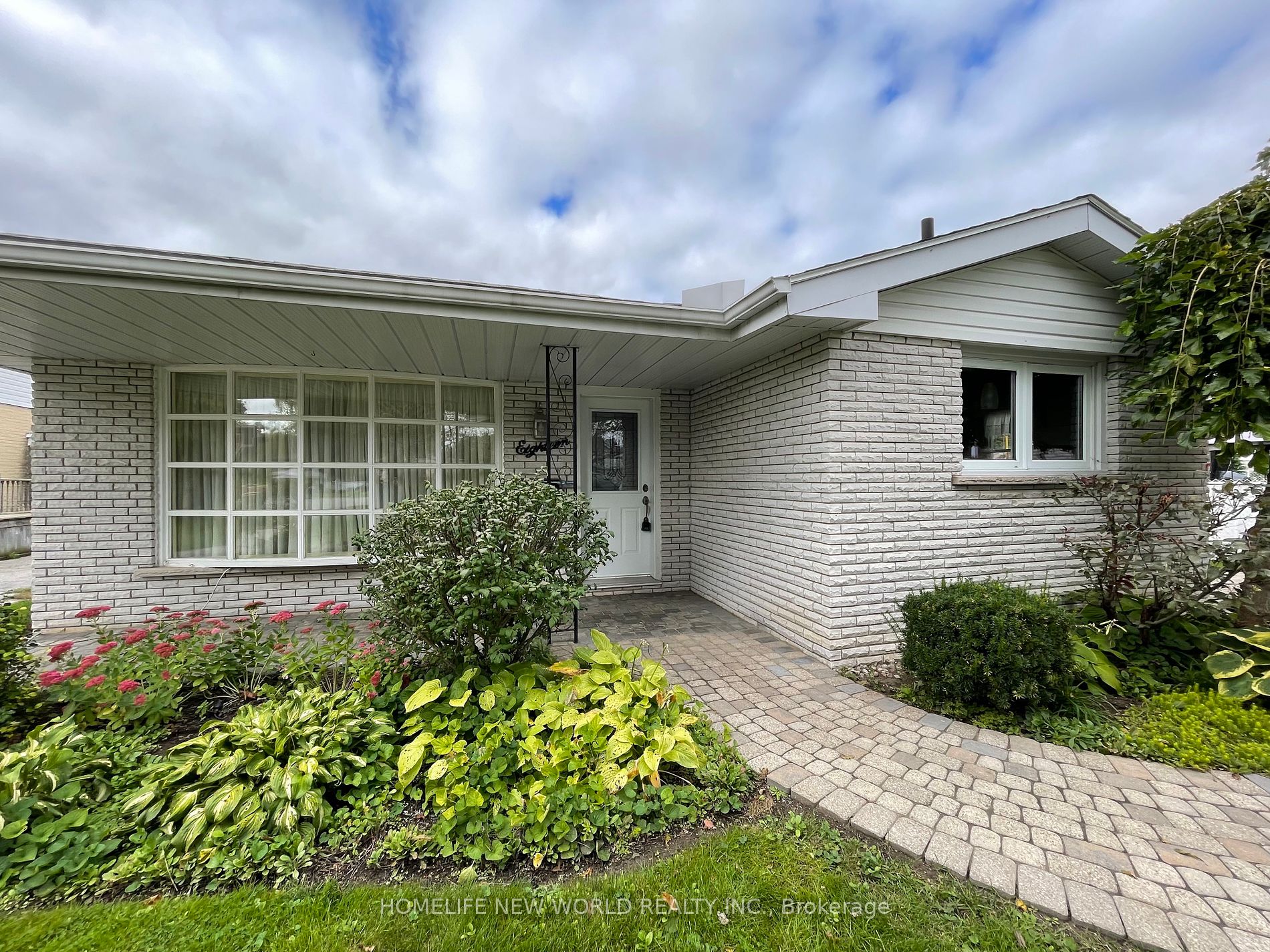 18 Shoniker Ave Property Photo