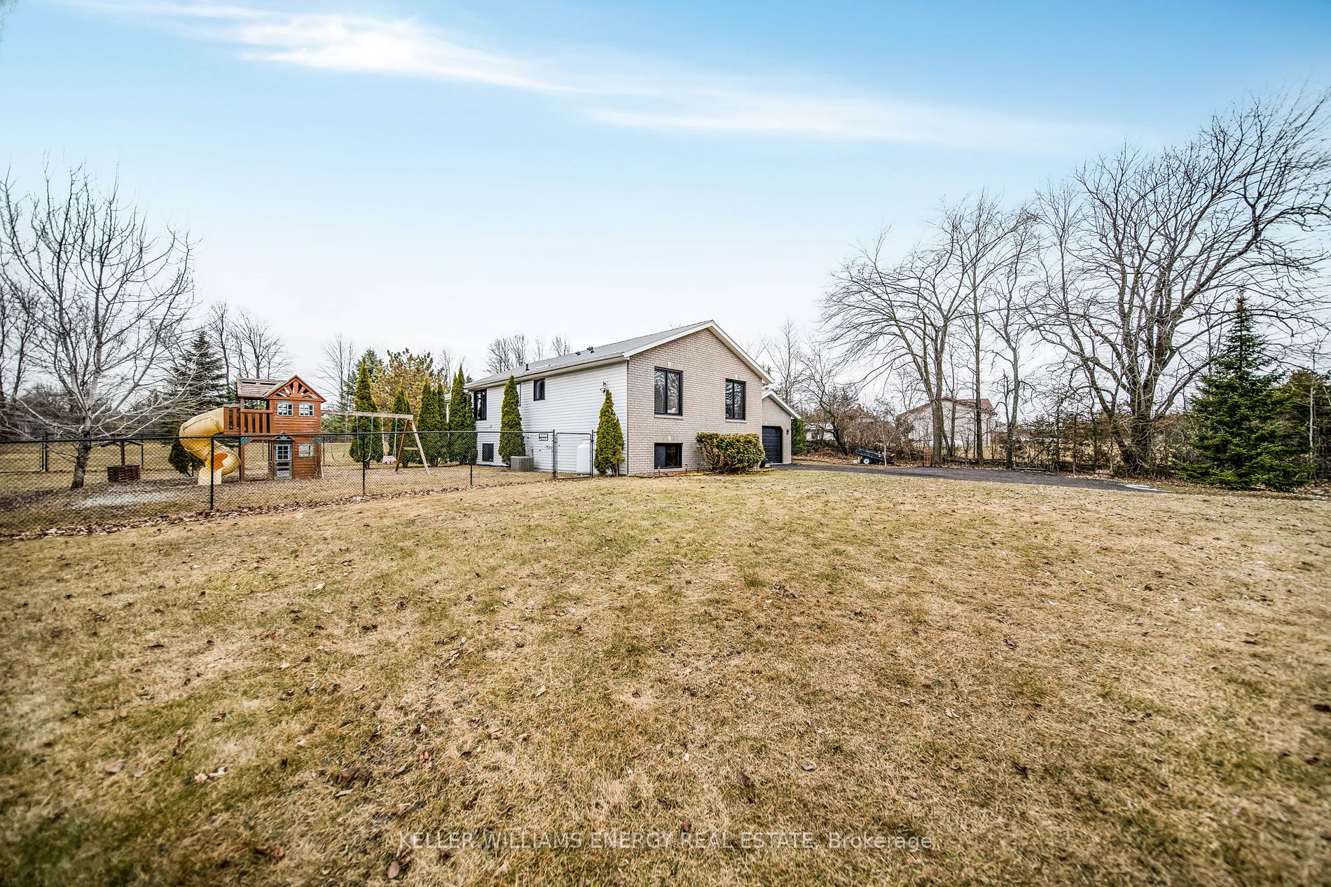 310 Enright Rd Property Photo 4