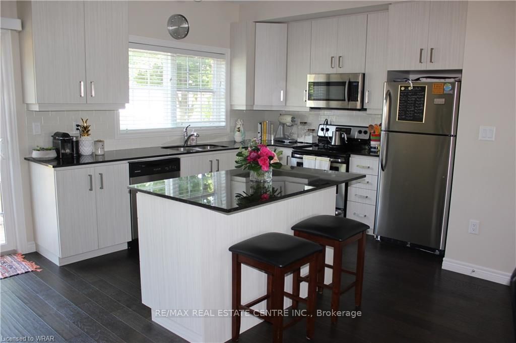 60 Robert Peel Rd Property Photo 2