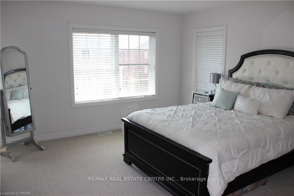60 Robert Peel Rd Property Photo 6