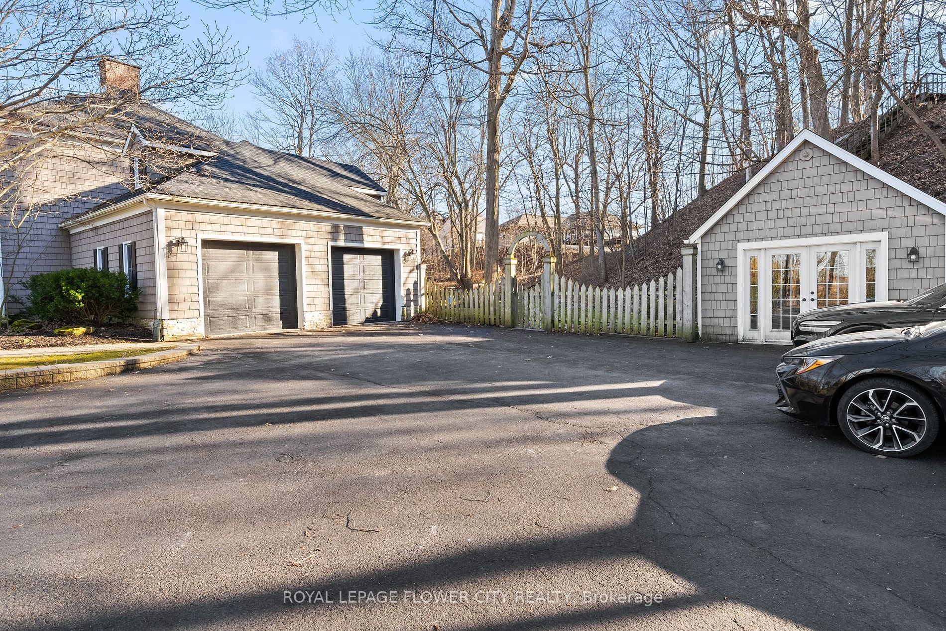 10187 Lakeshore Rd W Property Photo 4