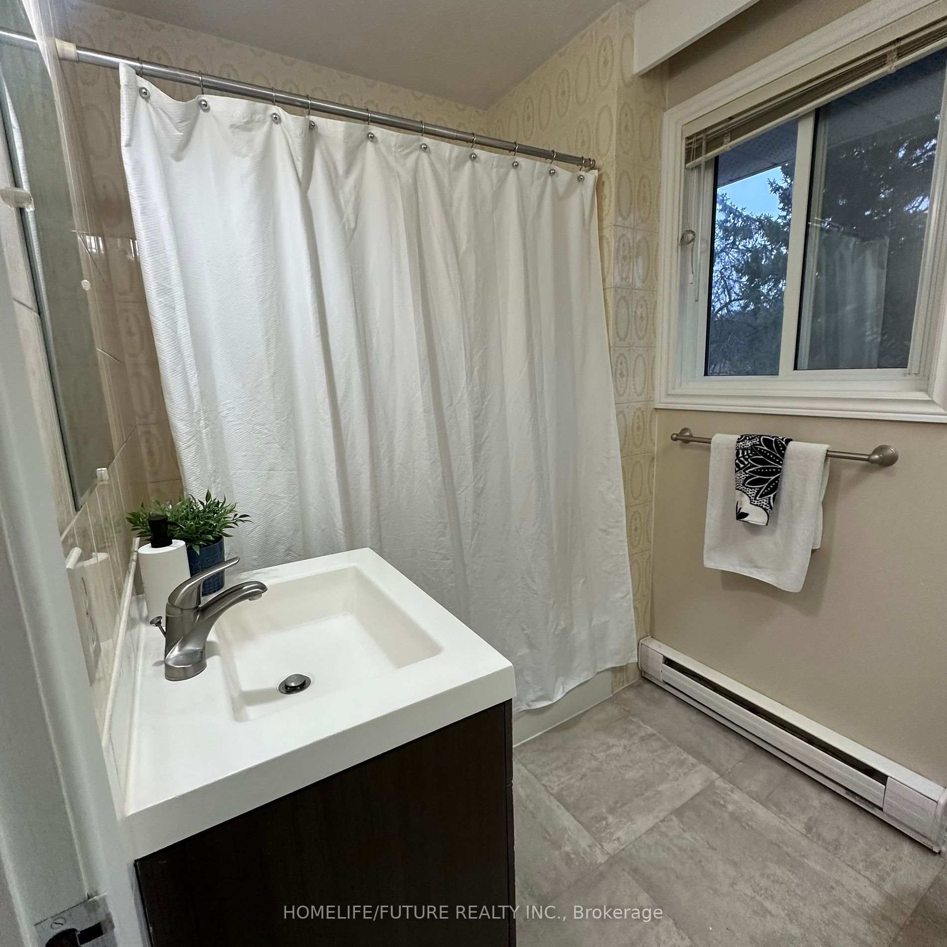 204 Hillview Dr Property Photo 6
