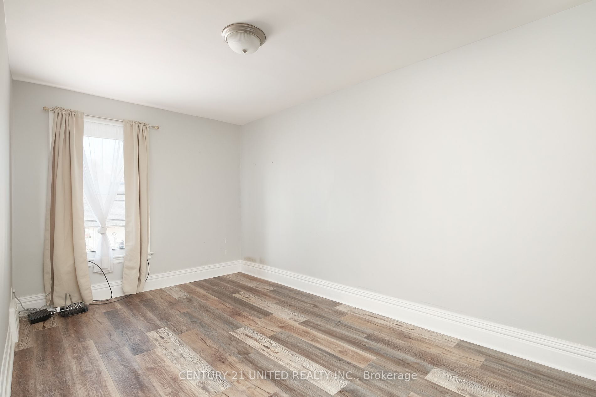 565 Paterson St Property Photo 11