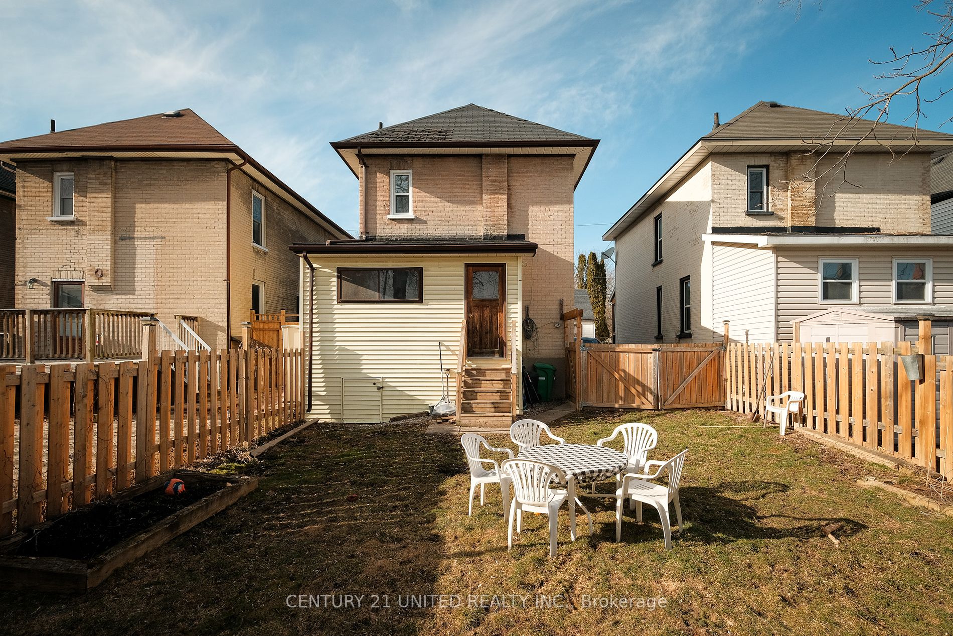 565 Paterson St Property Photo 14