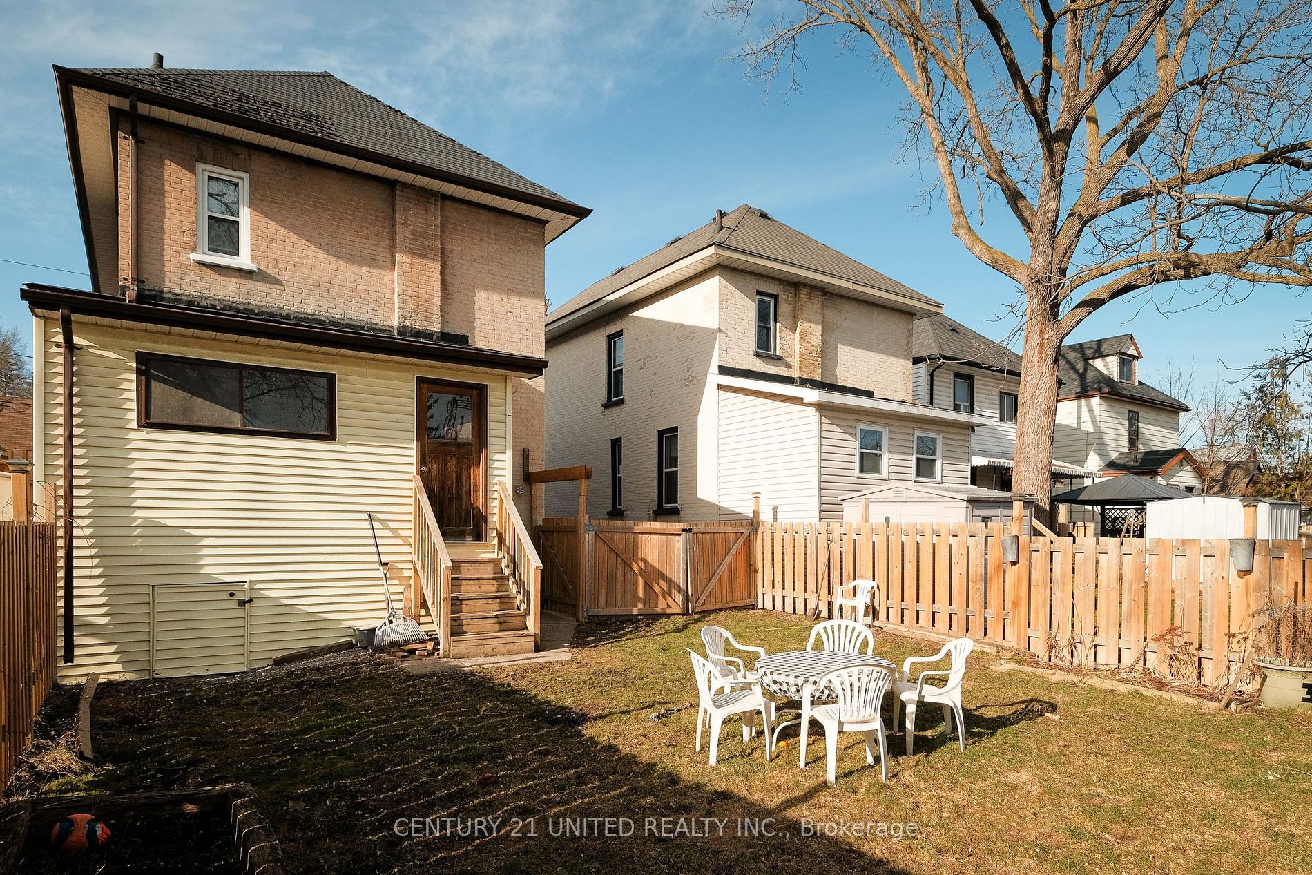565 Paterson St Property Photo 15