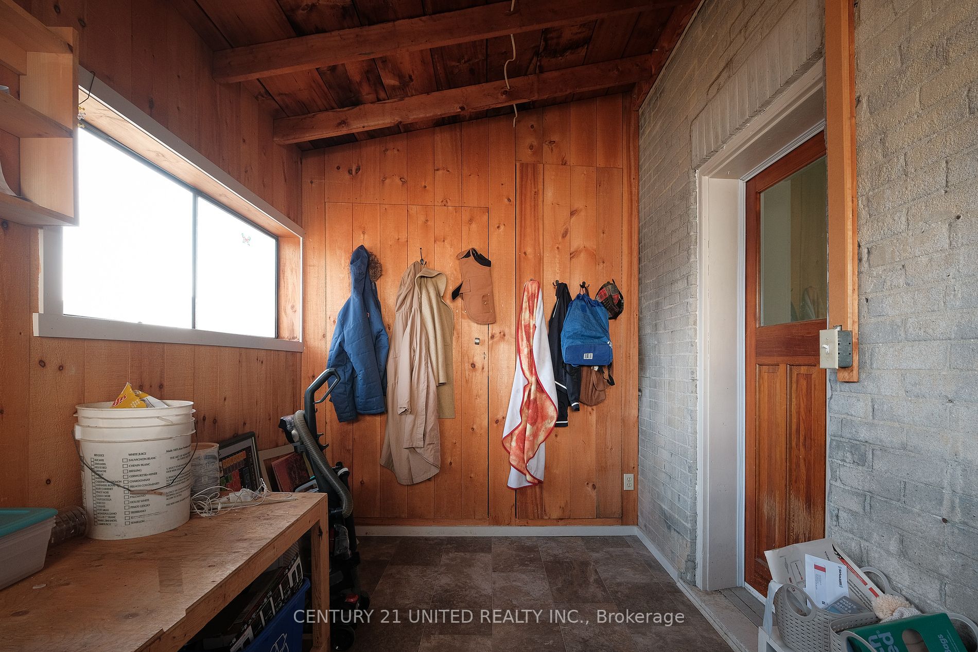 565 Paterson St Property Photo 16