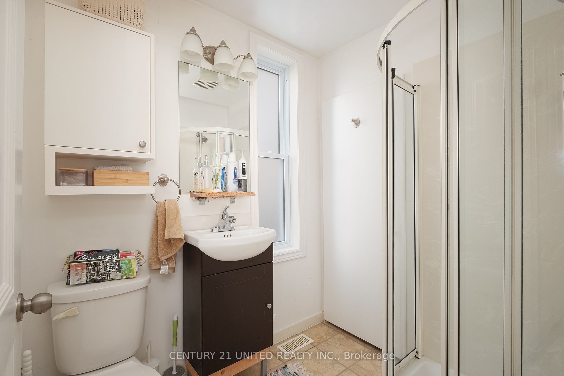 565 Paterson St Property Photo 20