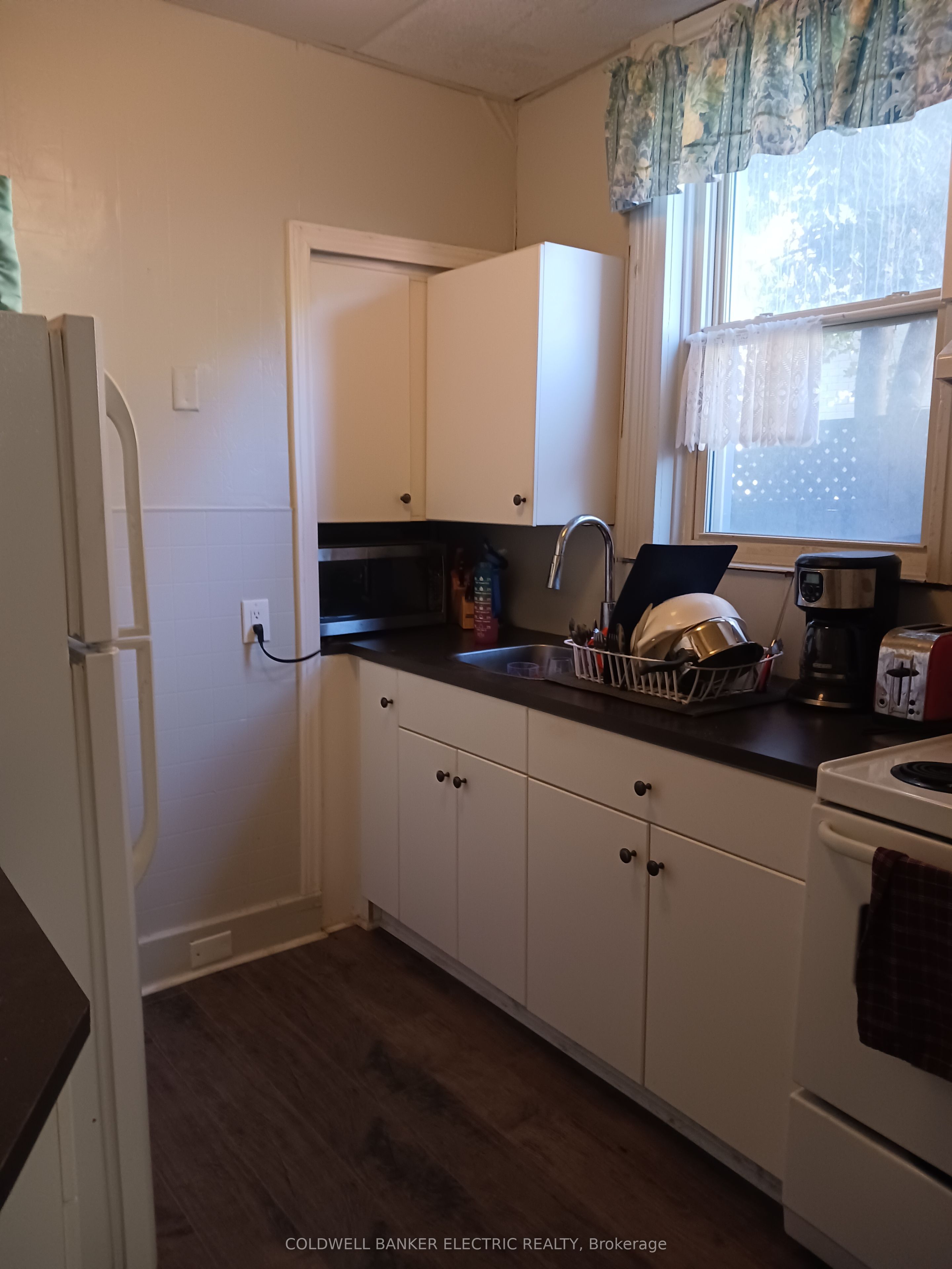 255 Reid Street Property Photo 5