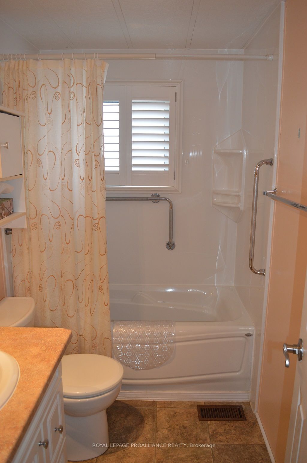 4 Annette Blvd Property Photo 3