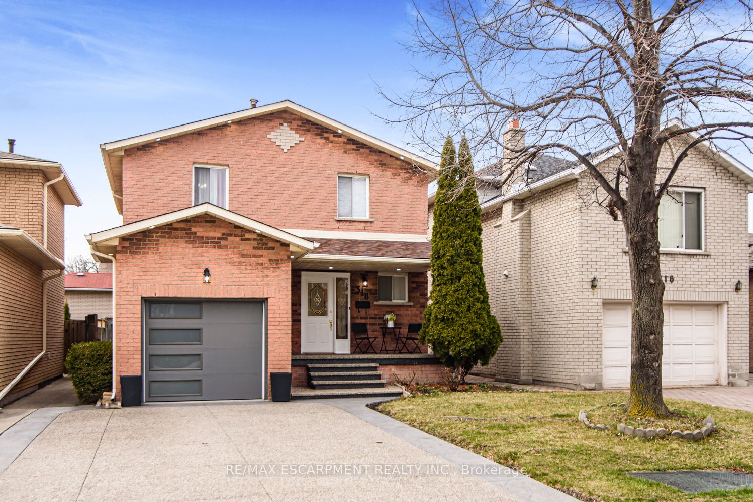318 Crerar Dr Property Photo