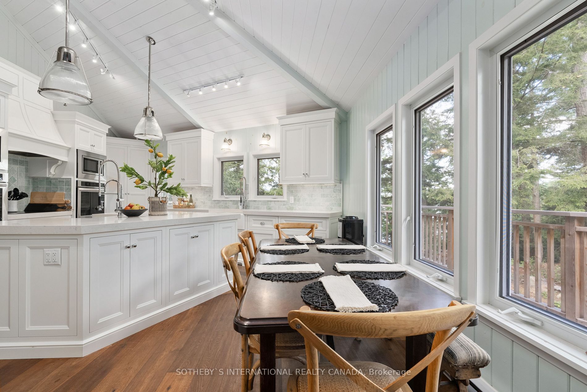 31 Moss Island Property Photo 5