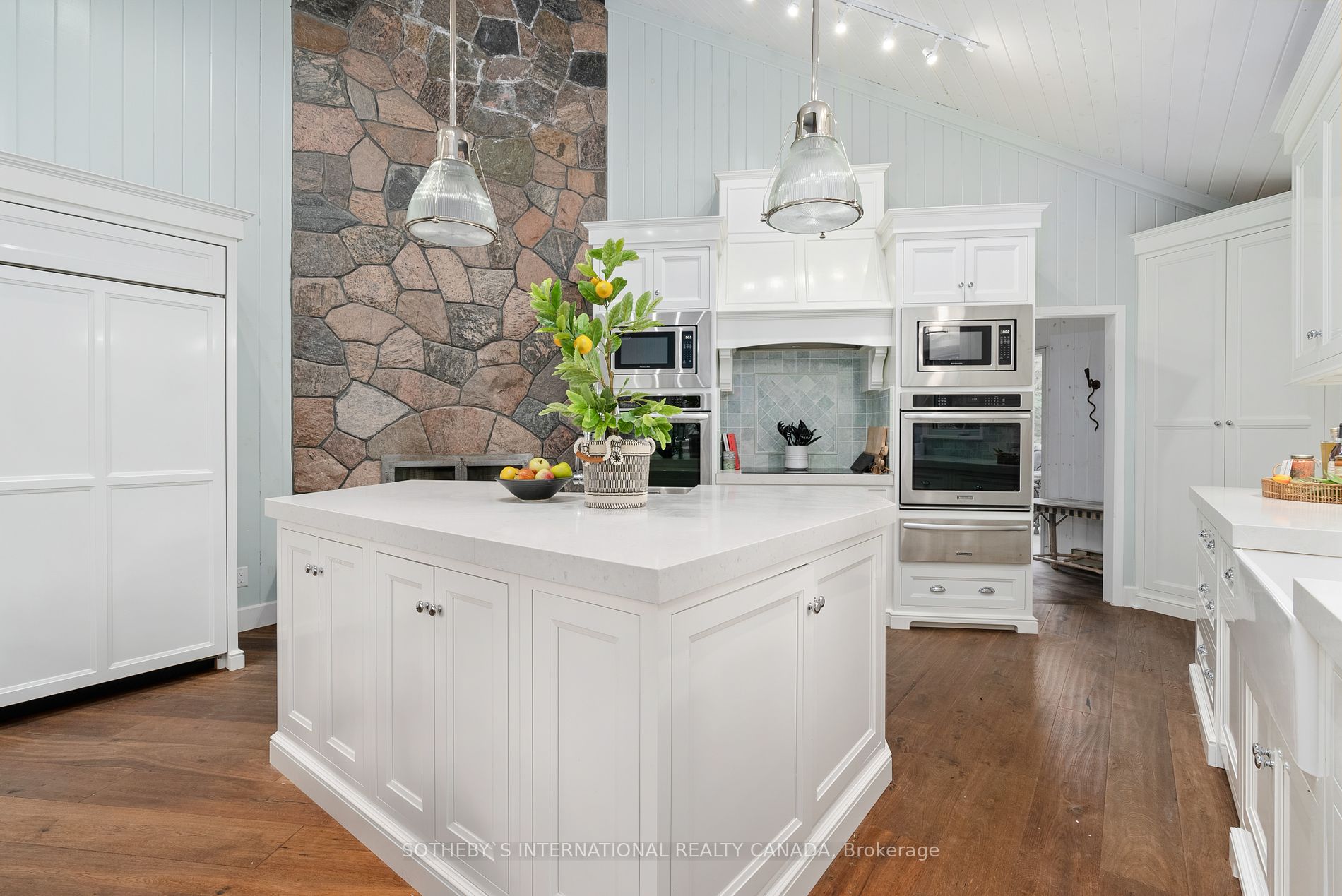 31 Moss Island Property Photo 34