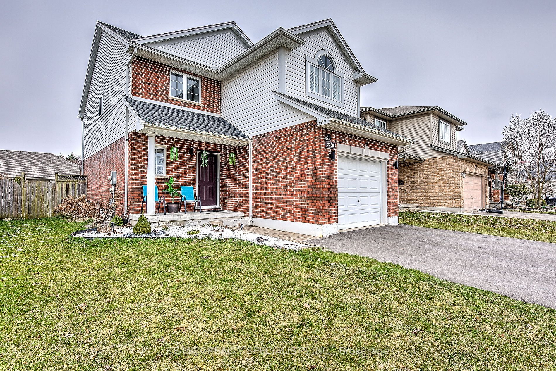 2260 Thornicroft Cres Property Photo