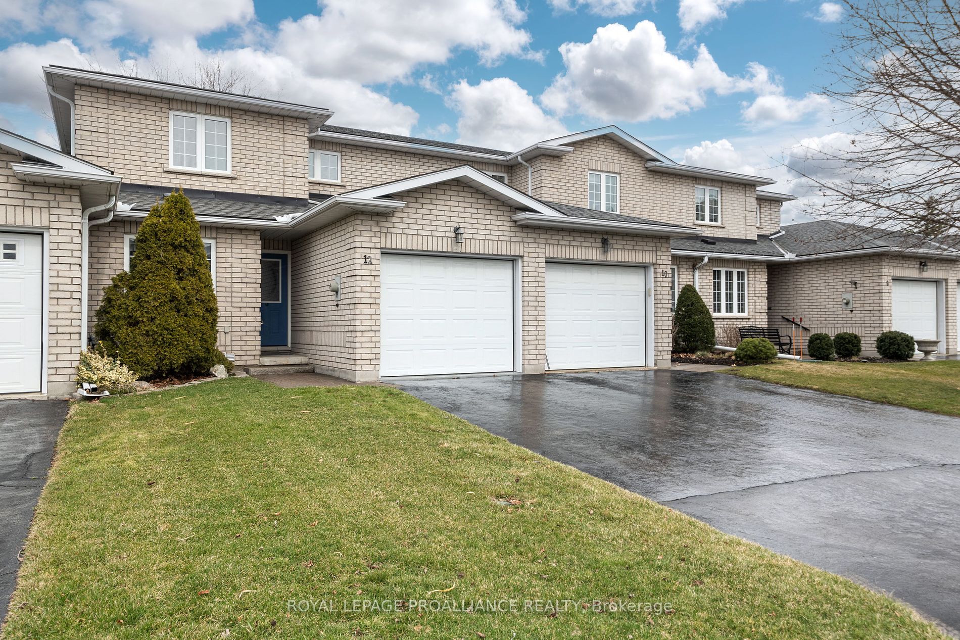 12 Pinegrove Crt Property Photo