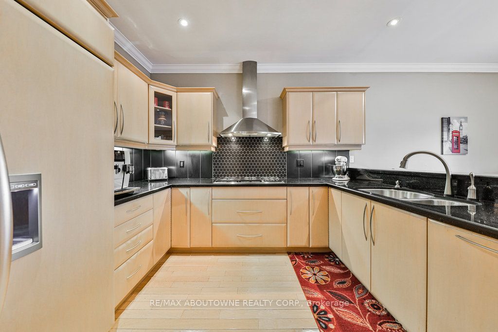 104 Garth Trails Cres Property Photo 2